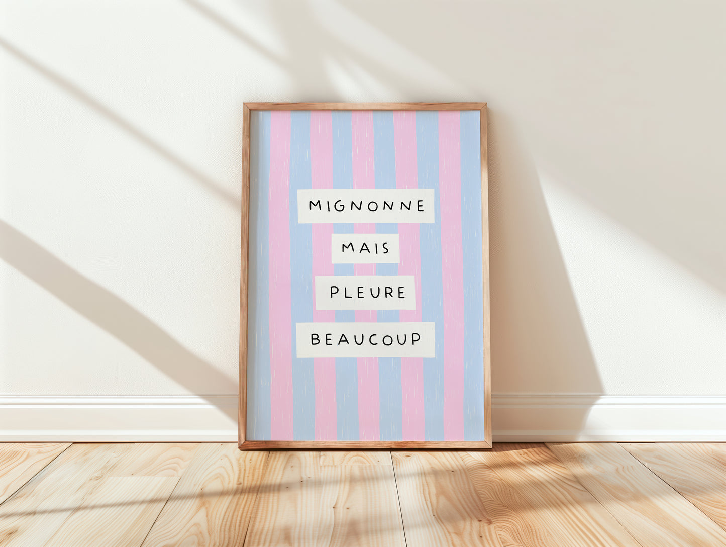 Affiche Mignonne mais pleure beaucoup